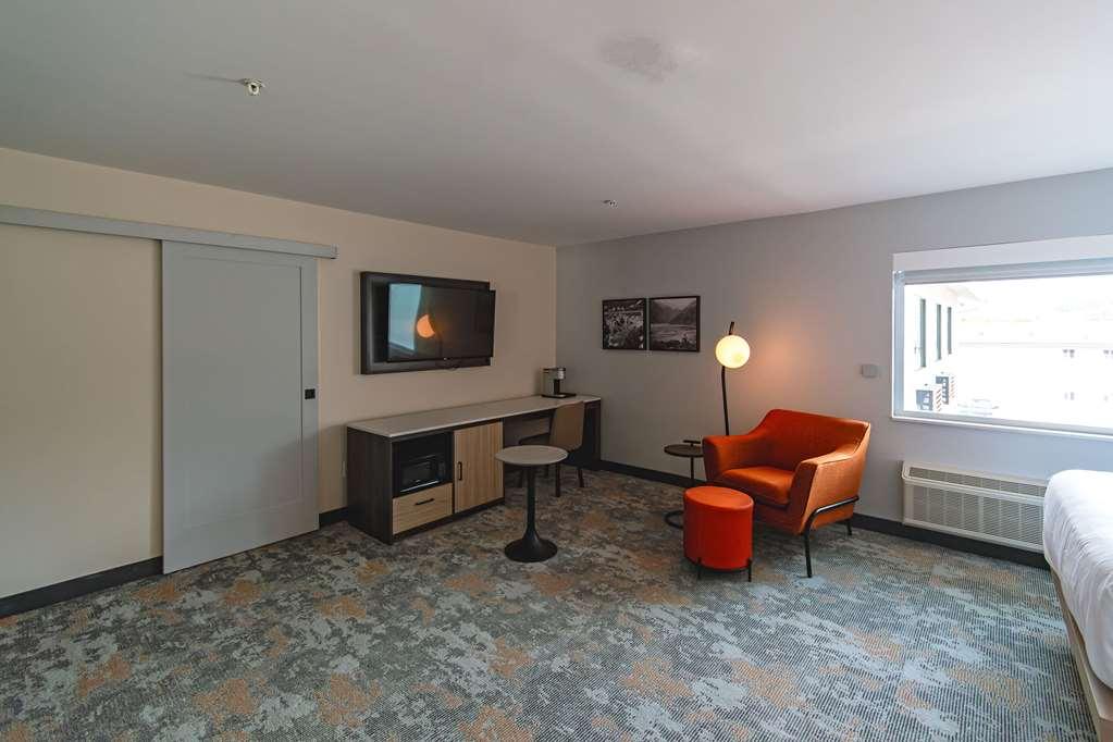 The Ellsworth Hotel, Ascend Hotel Collection Williams Room photo